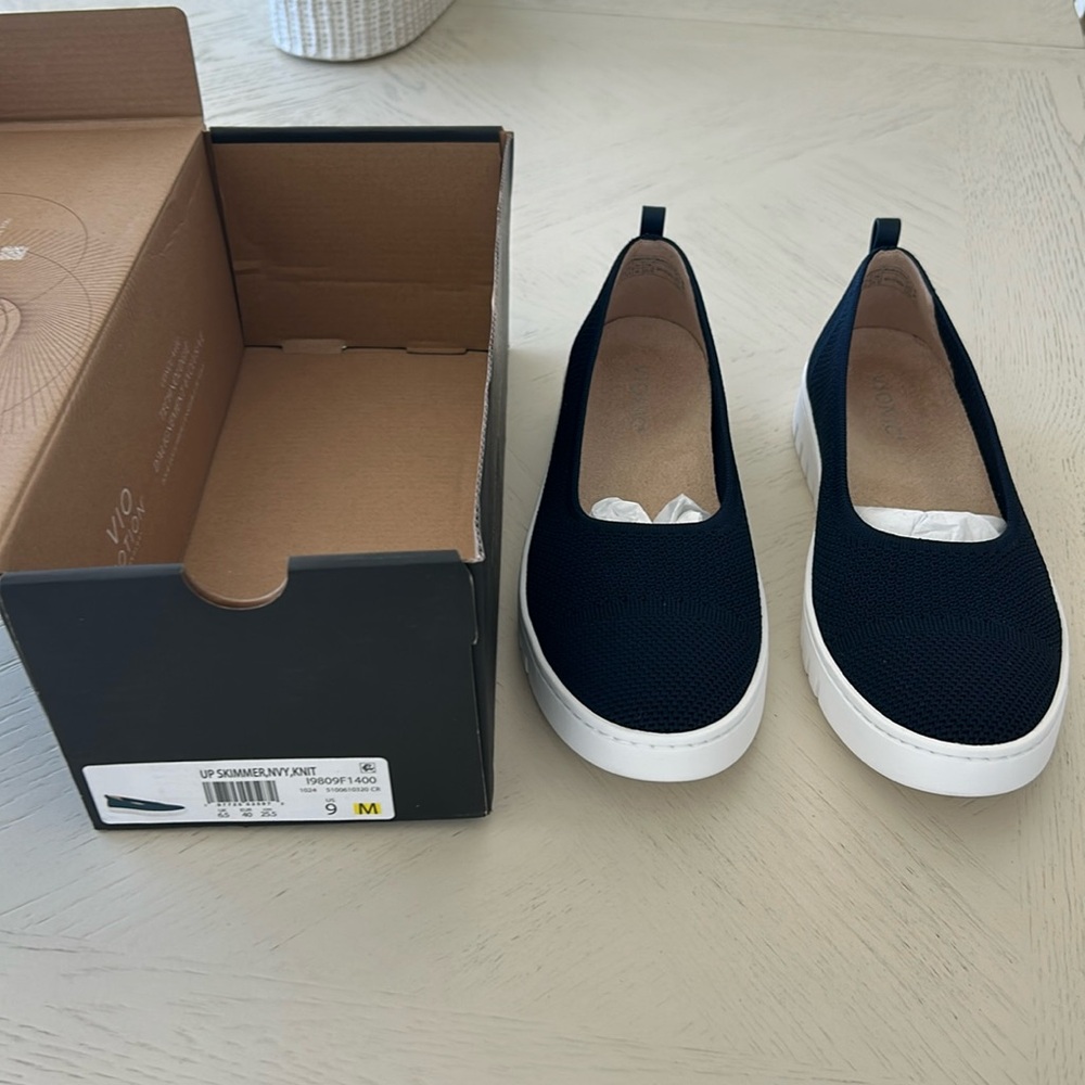 Vionic Skimmer  Knit navy slip one . New in Box  9